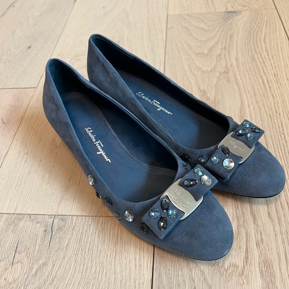 Size 8B Salvador Ferragamo Gray Low Heel